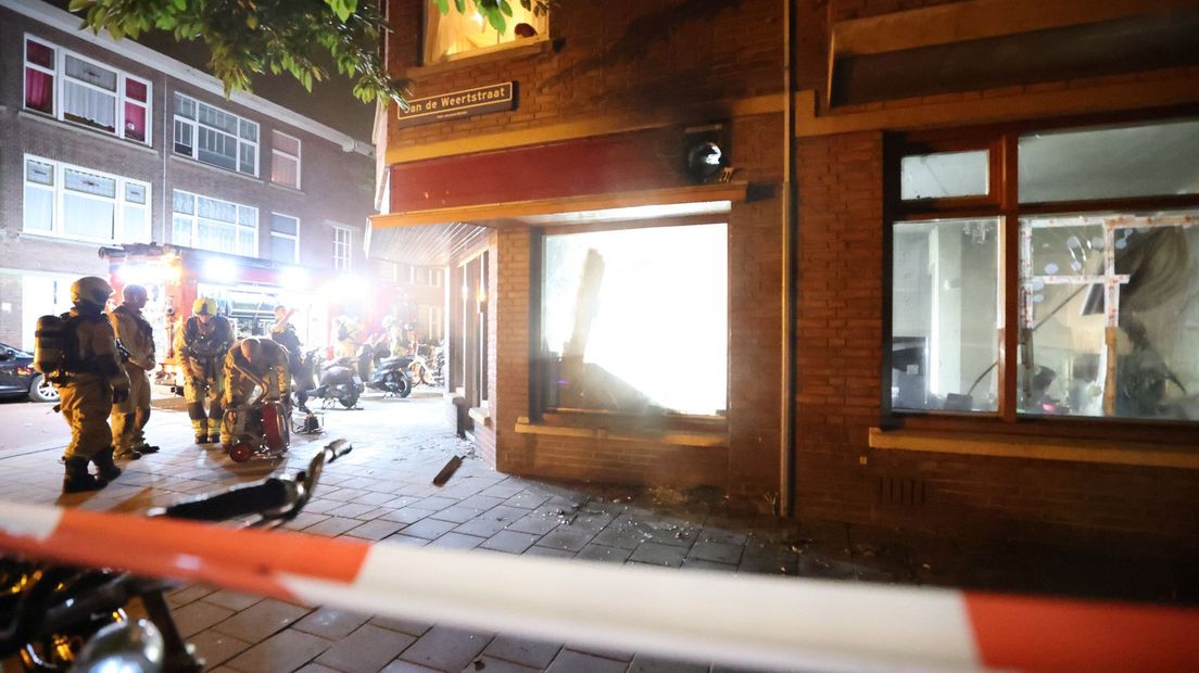 Brandweer bij het huis aan de Vier Heemskinderenstraat