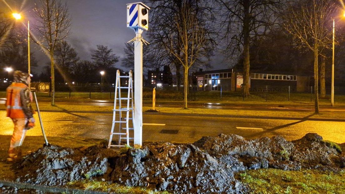 Plaatsing flitspaal in Enschede