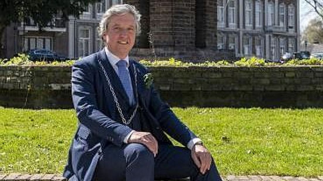 Burgemeester Hans Beenakker van Tiel.