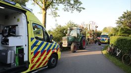 Wielrenner (14) zwaargewond na botsing met trekker