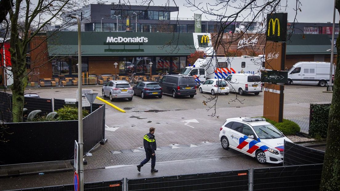 Politie onderzoekt de plek waar een dag eerder twee mannen (57 en 62 jaar) om het leven zijn gekomen