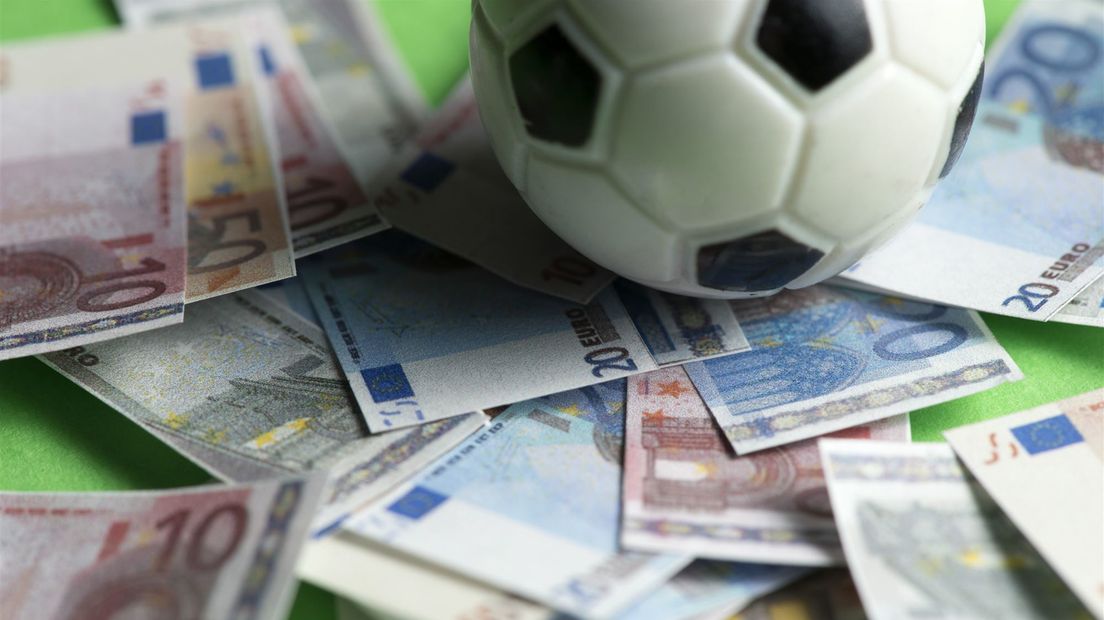 Criminele 'weldoeners' sponsoren allerlei soorten clubs.