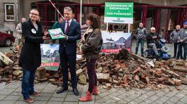 Gedupeerde Groningers overhandigen inwerkdossier aan Wiebes