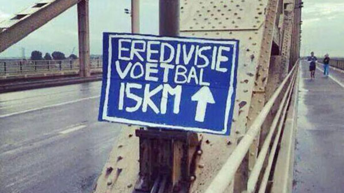 Voetbalhumor: Vitesse-fans vermaken zich met degradatie NEC