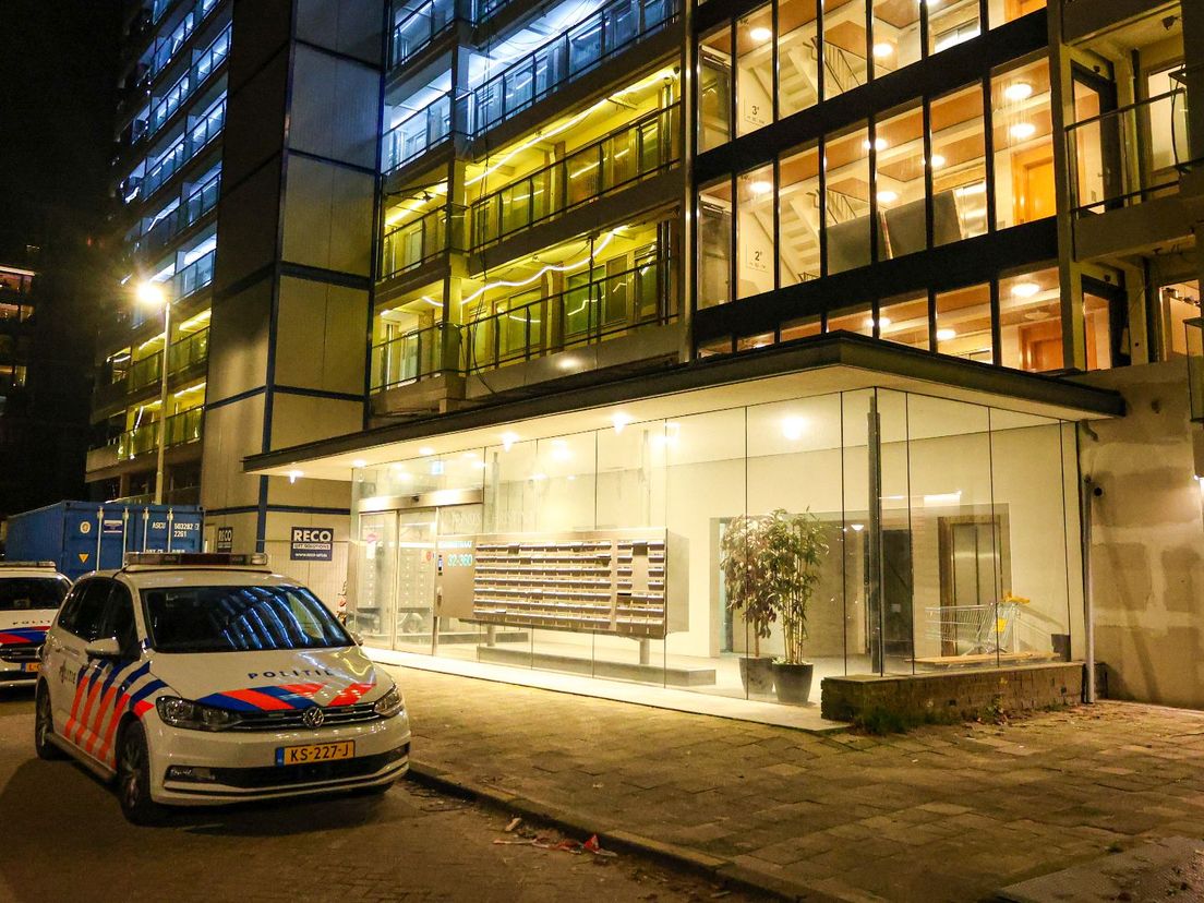 Politie voor de woning aan de Berninistraat