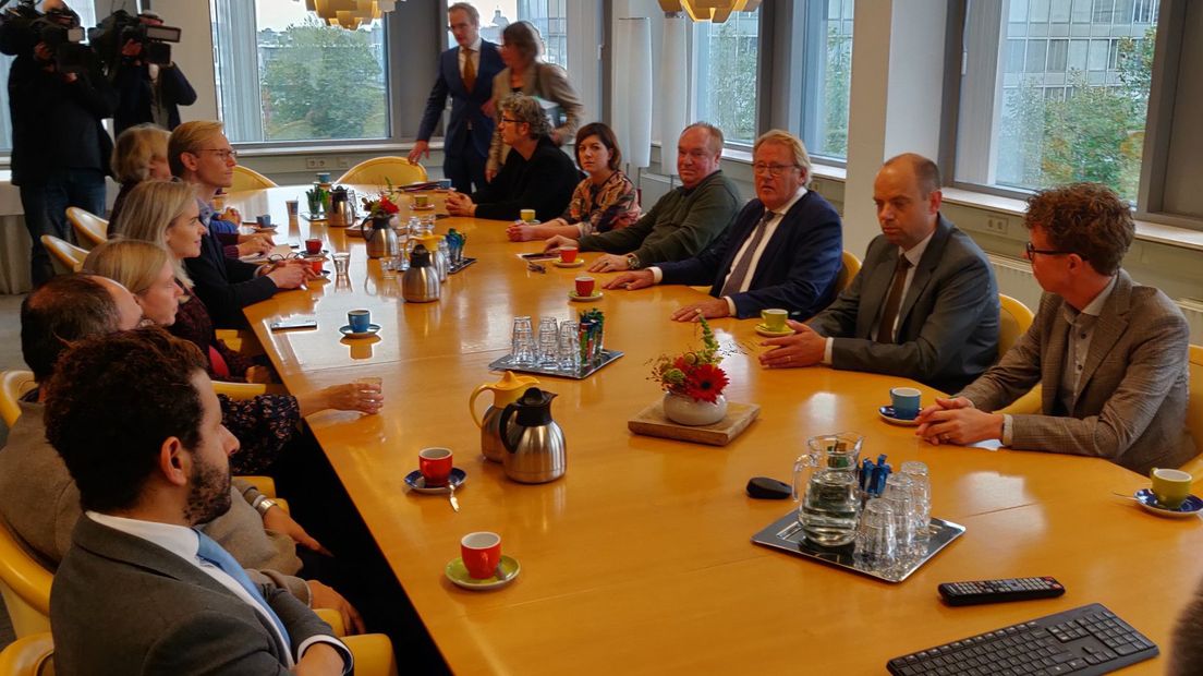 De Haagse fractievoorzitters op het provinciehuis.