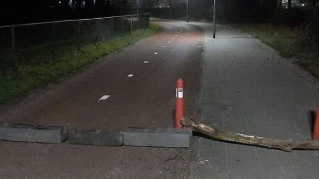 Het geblokkeerde fietspad.