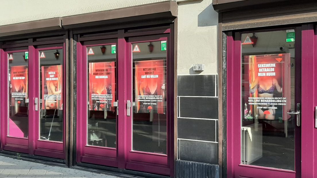 De postercampagne is vandaag van start gegaan. De posters zijn te zien in de raamgebieden in Den Haag, Amsterdam en Leeuwarden. Het is een gezamenlijk initiatief van sekswerkers, exploitanten en SekswerkExpertise.