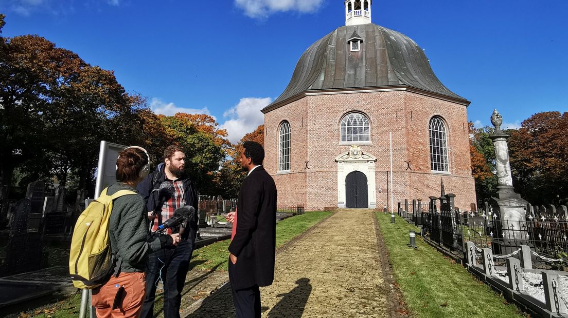 Nathan de Vries tijdens opnames van de podcast
