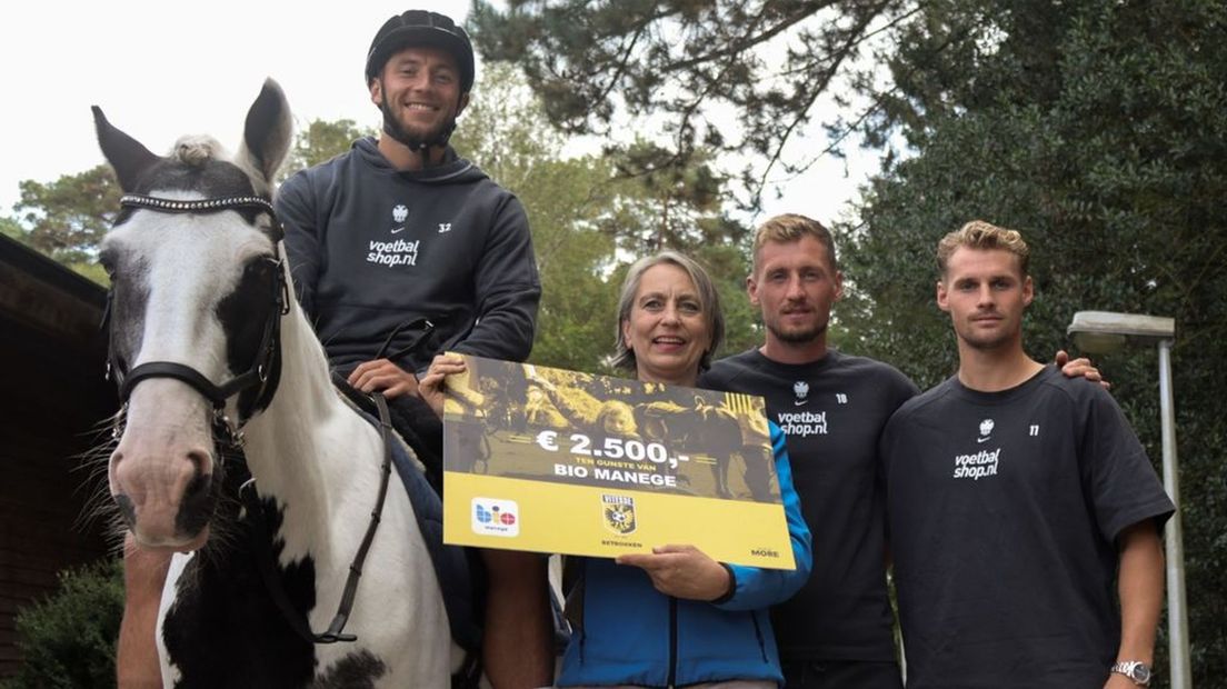 Maximilian Wittek op het geadopteerde paard.
