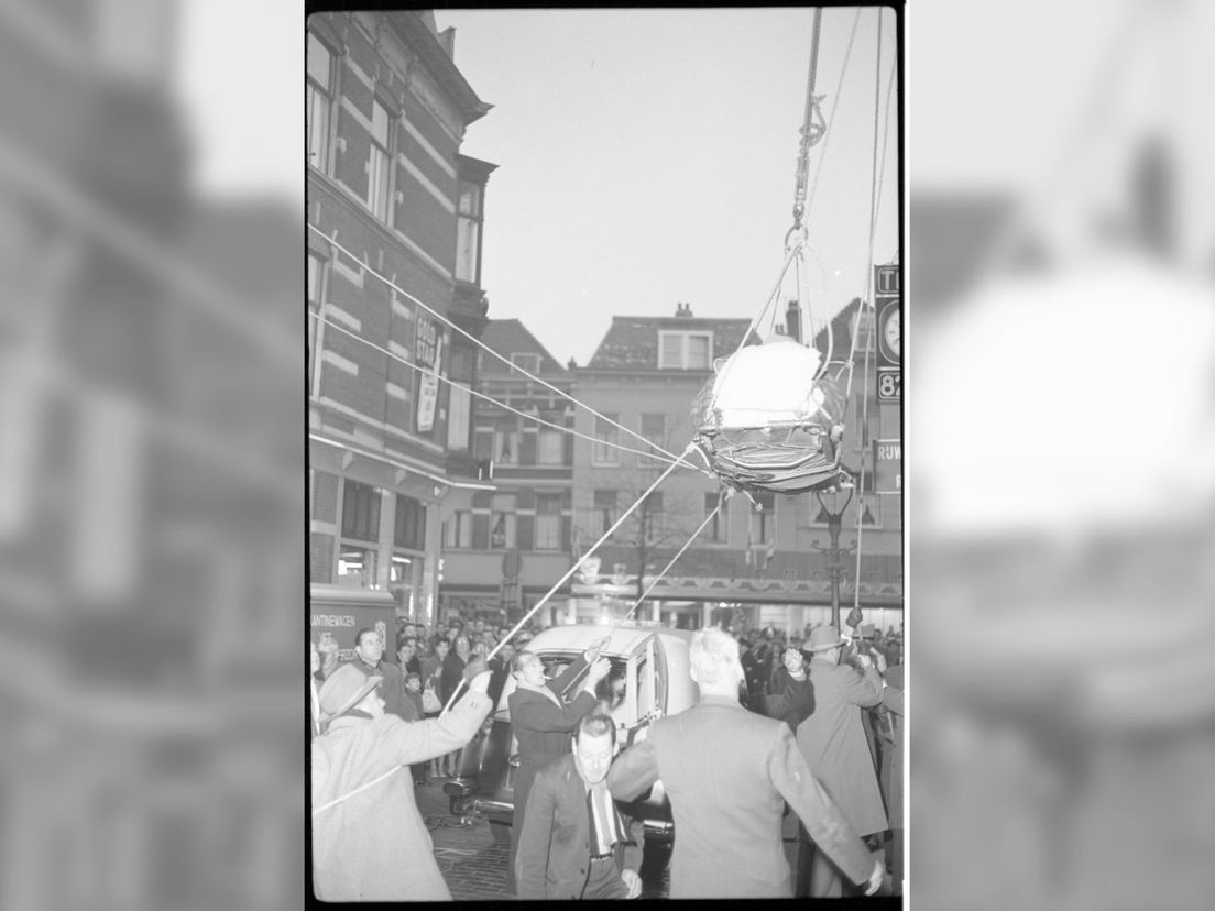 Rijn was zo groot dat hij met een kraan uit zijn huis moest worden getakeld om naar het ziekenhuis te gaan