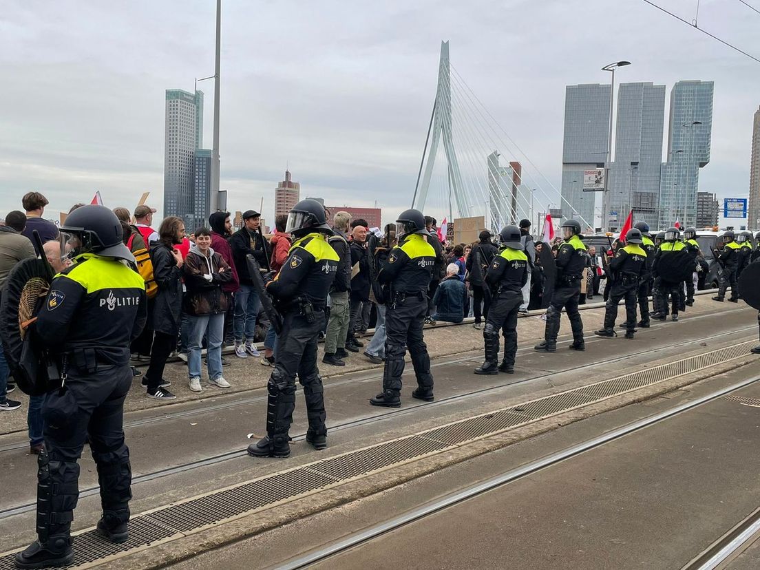 Politie op de Erasmusbrug