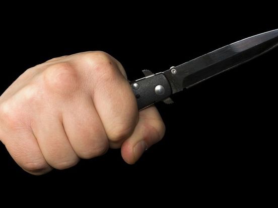 16-jierrige jonge berôve en yn gesicht stutsen yn Ljouwert; fjouwer fertochten oanholden