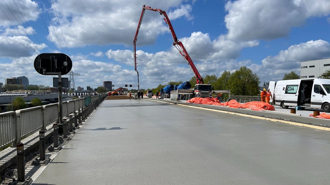 Er wordt beton gestort in het oostelijke deel van de zuidelijke ringweg
