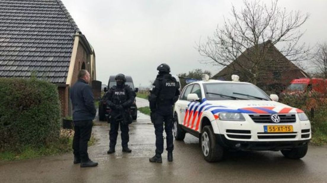 Politie bij een drugslab in het Achterhoekse Baak in 2021