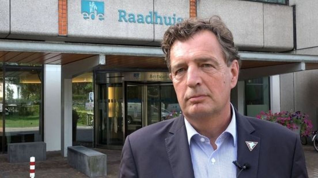 Burgemeester René Verhulst van de gemeente Ede mag blijven.
