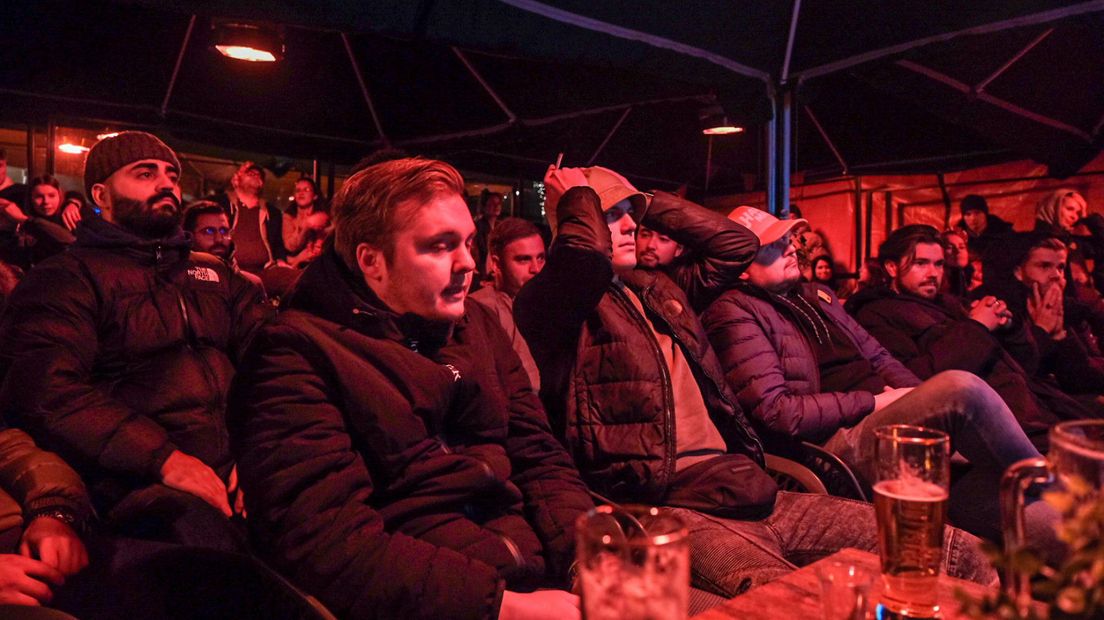 De Oranjefans in Den Haag balen na de uitschakeling op het WK voetbal