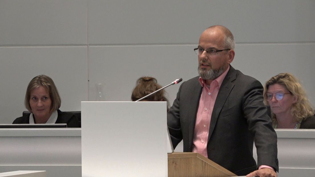 Arnoud van Doorn (PvdE) in de Haagse gemeenteraad toe