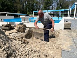 Zwembad Dwingeloo tijdelijk gesloten: 'Je wilt voorkomen dat mensen wegzakken in een sinkhole'
