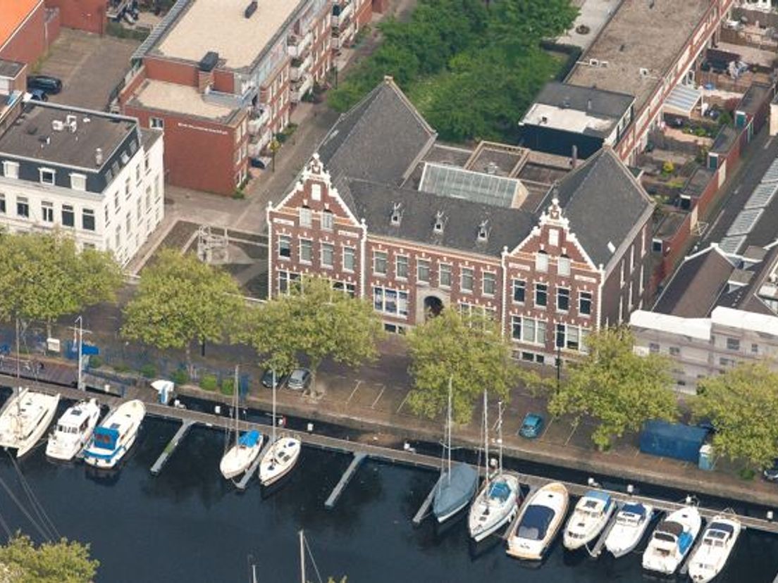 Hollandia-gebouw in Vlaardingen.
