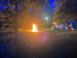 112 nieuws: Auto te water | Mobiel toilet in brand | Ree te water
