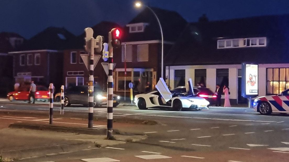 De Lamborghini tijdens de verkeerscontrole in Hengelo