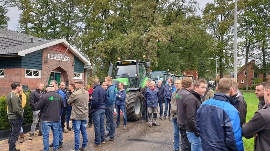 Boze boeren verzamelen zich in Woold.