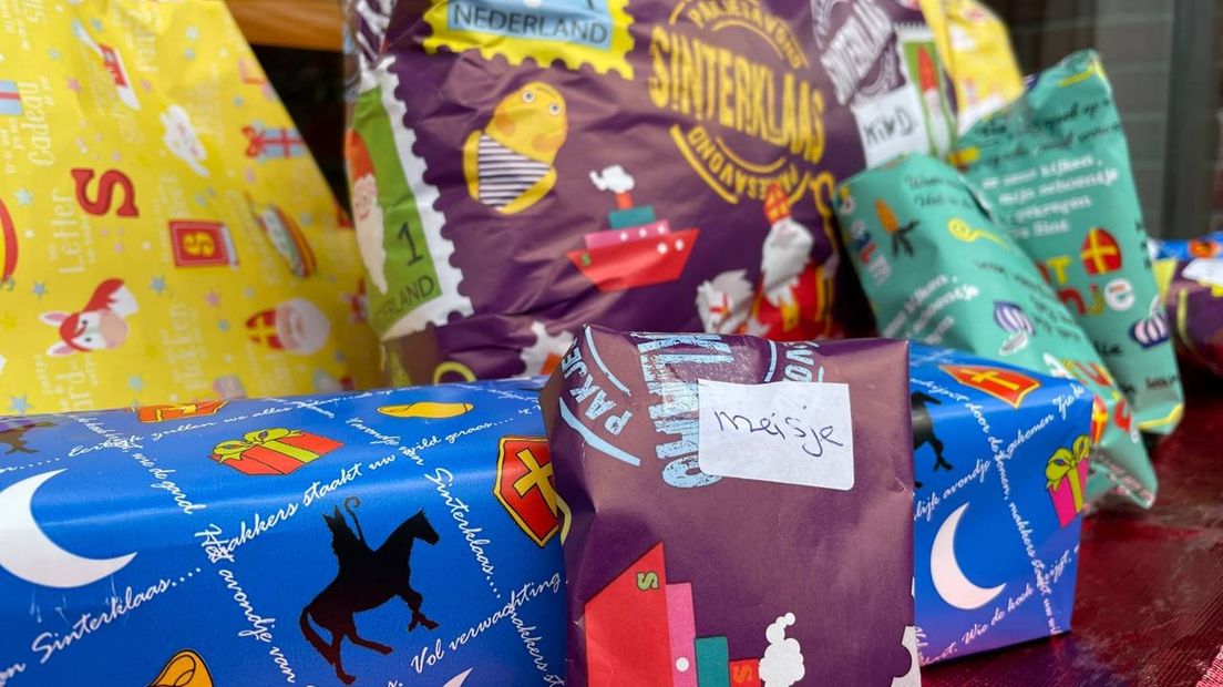 Cadeautjes in de Sinterklaaskast in Winsum