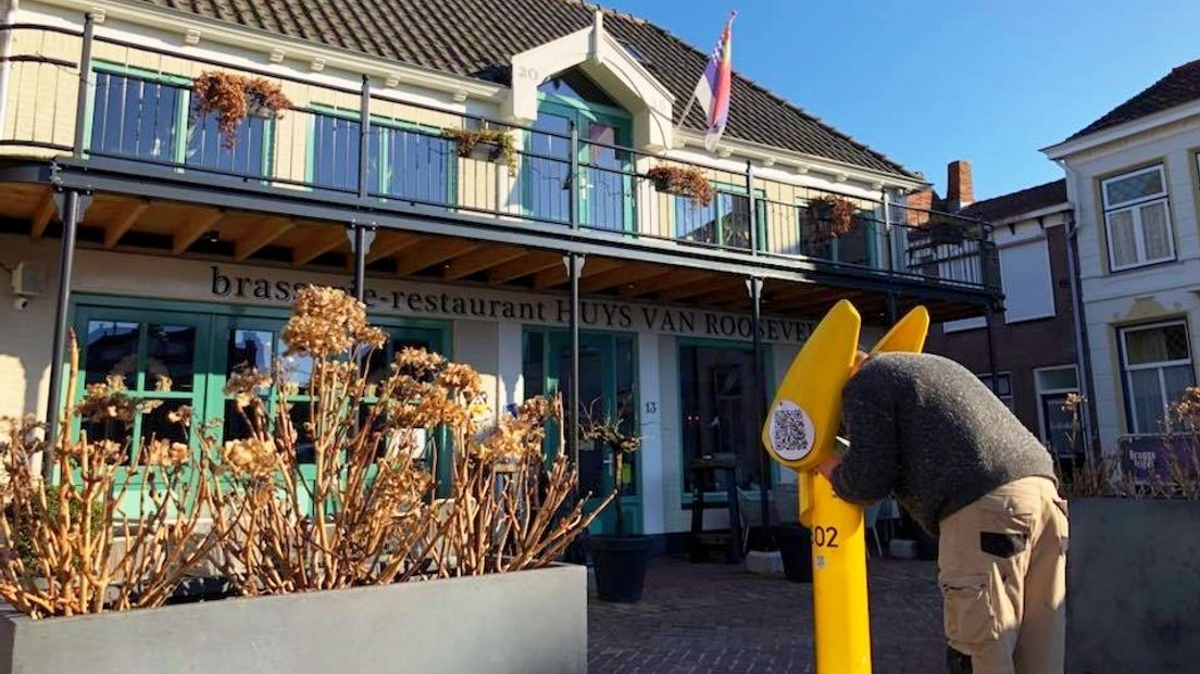 Er zwerft een praatpaal over Tholen, maar wie zit er aan de andere kant van de lijn?