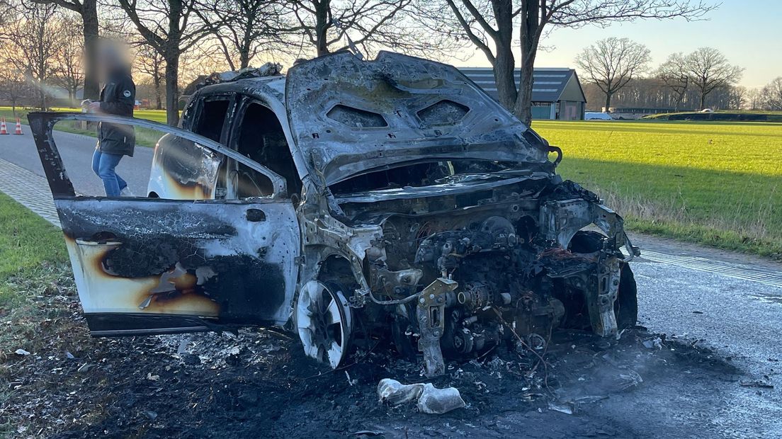 De uitgebrandde auto