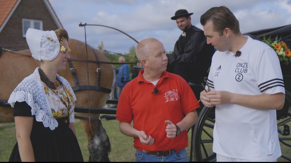 Trainer Martijn Minderhoud legt de battle uit
