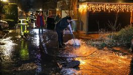 Waterballet of ijsbaan? Leidingbreuk zet straten Apeldoorn blank