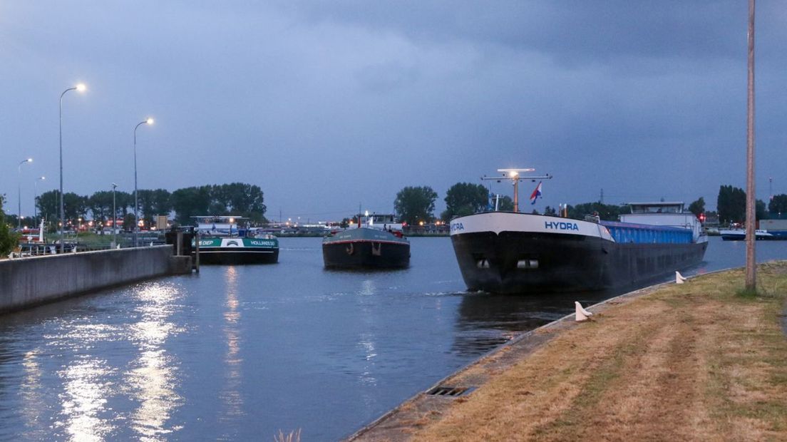 Schepen voor de Oostersluis