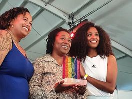 Belangrijke queerprijs voor Bi: 'Jezelf zijn, dat wens ik de hele wereld toe'