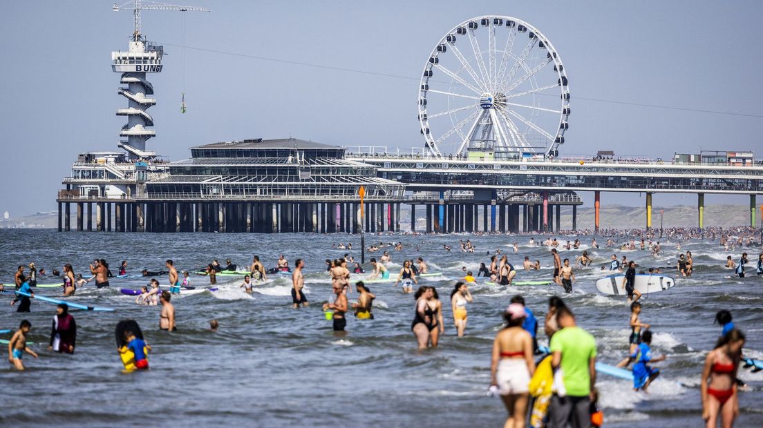 Vorige week zorgde het mooie weer al voor drukte op het strand van Scheveningen