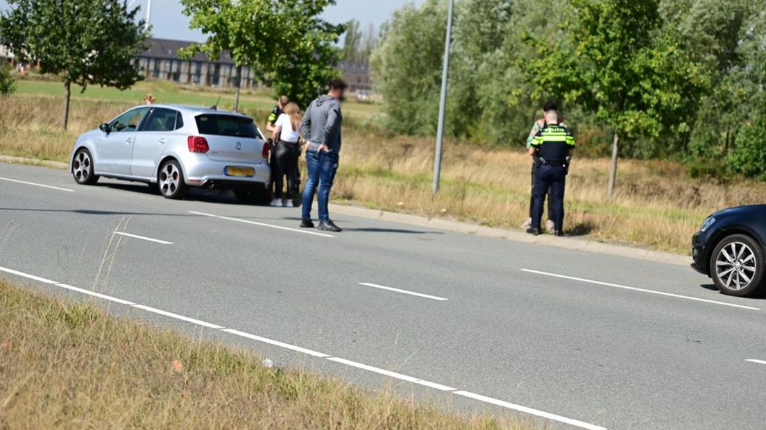 De auto is beschadigd.