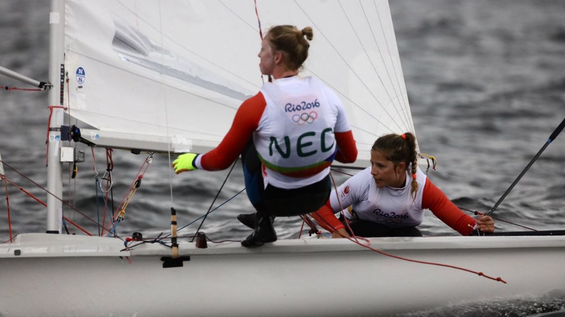 Anneloes van Veen en Afrodite Zegers-Kyranakou op de Olympische Spelen.