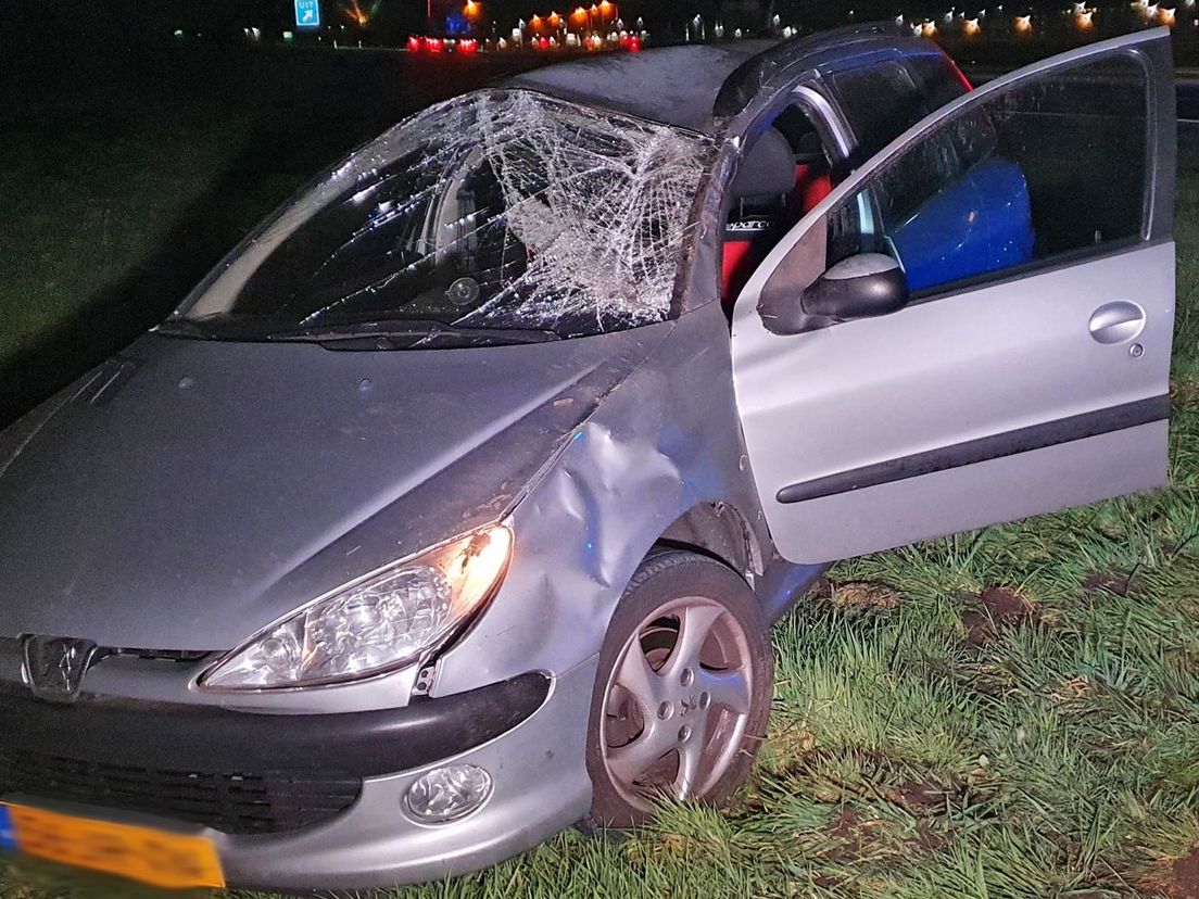 Auto Slaat Over De Kop Op A37 Bij Hoogeveen - RTV Drenthe