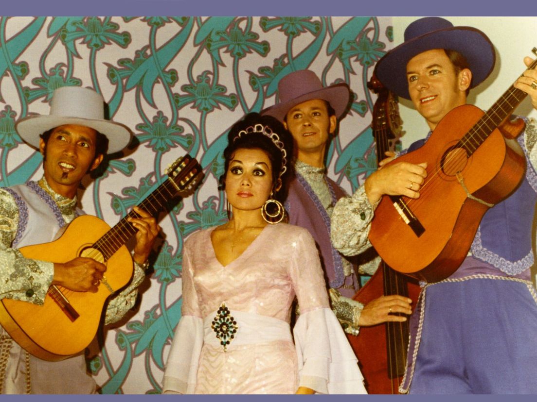 Publiciteitsfoto van Los Cobanos, vlnr Frans Pattiwael, Maudy, Daan, Kees.