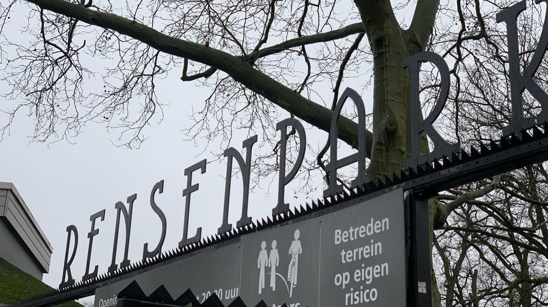 Ingang Rensenpark voormalig Noorder dierentuin close up in Emmen
