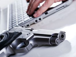 Het politieonderzoek naar de Enschedese 'Brillie'; van computernerd tot moordmakelaar