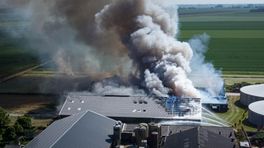 Brand in varkensfokkerij Beerta onder controle, brandweer houdt ook 's avonds nog oogje in het zeil (update)