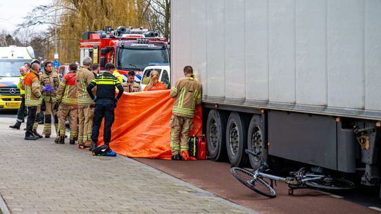 Fietser omgekomen bij aanrijding met vrachtwagen in Rotterdam-Zuid.