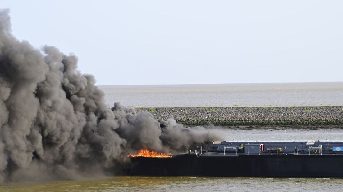 Het brandende schip in Farmsum
