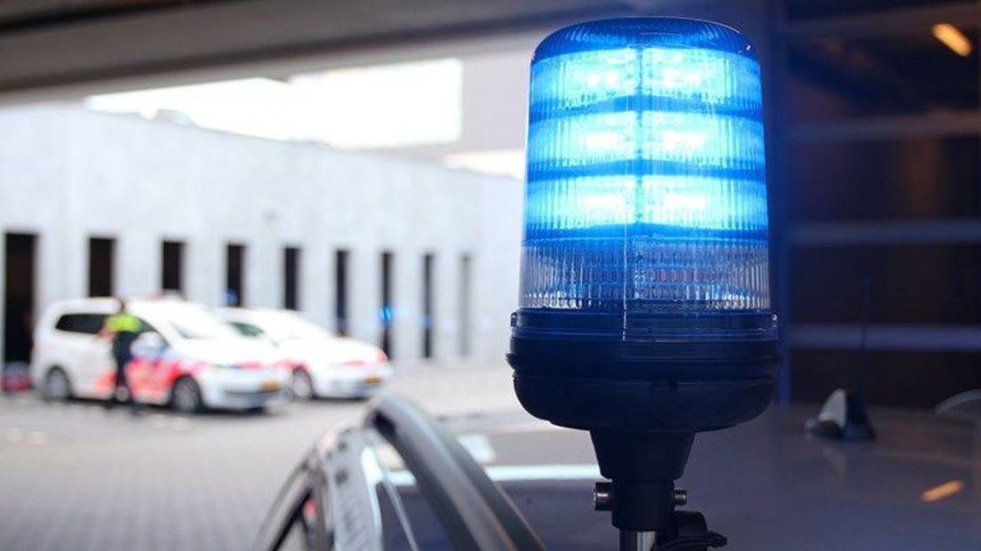 Politievoertuigen op het bureau
