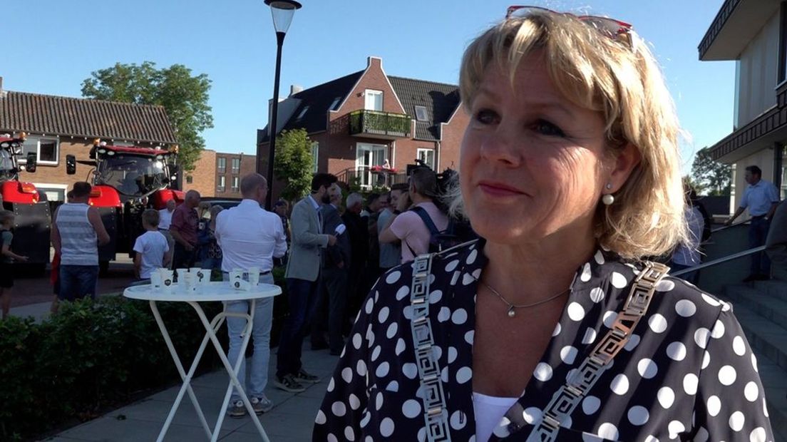 Tijdens de actiedag op 22 juni bood de burgemeester de boeren nog een ontbijtje aan.