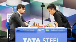 Van Foreest bezorgt landgenoot Giri toernooizege Tata Steel Chess