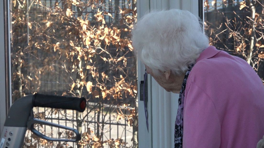 Bewoner van verpleeghuis. Ter illustratie, dit is niet de vrouw uit het verhaal
