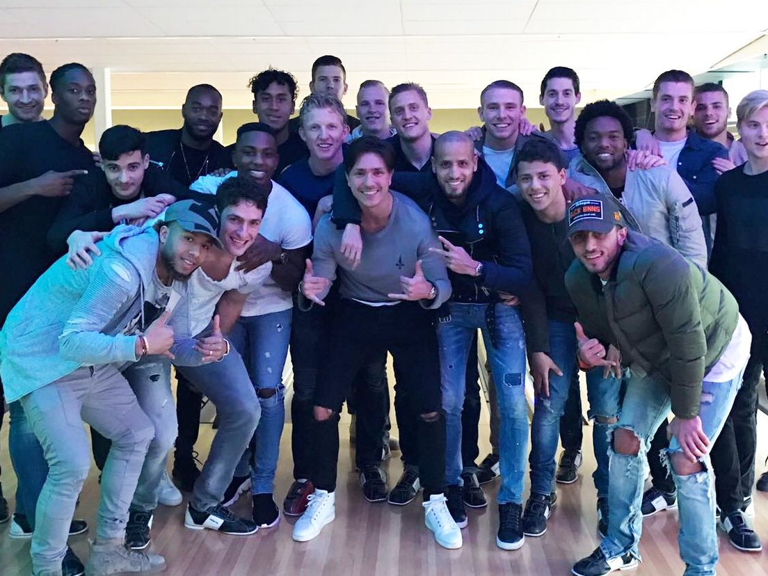 Feyenoord viert zege op bowlingbaan