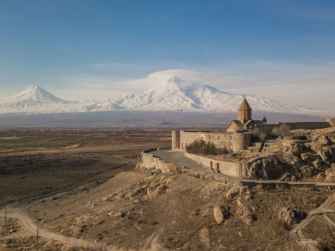 De tweekoppige Ararat met op de voorgrond Khor Virap, 2020, foto Hans Avontuur